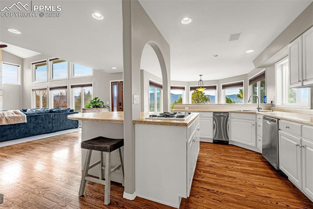 Image 17 of 50: Kitchen