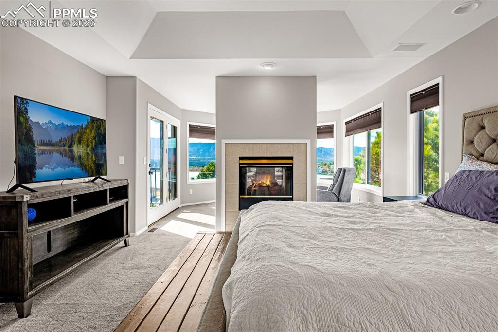 Image 20 of 50: Bedroom