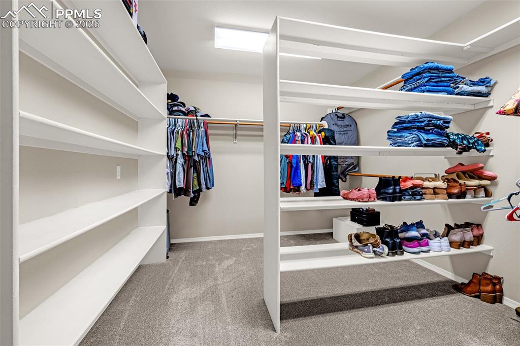 Image 25 of 50: Closet