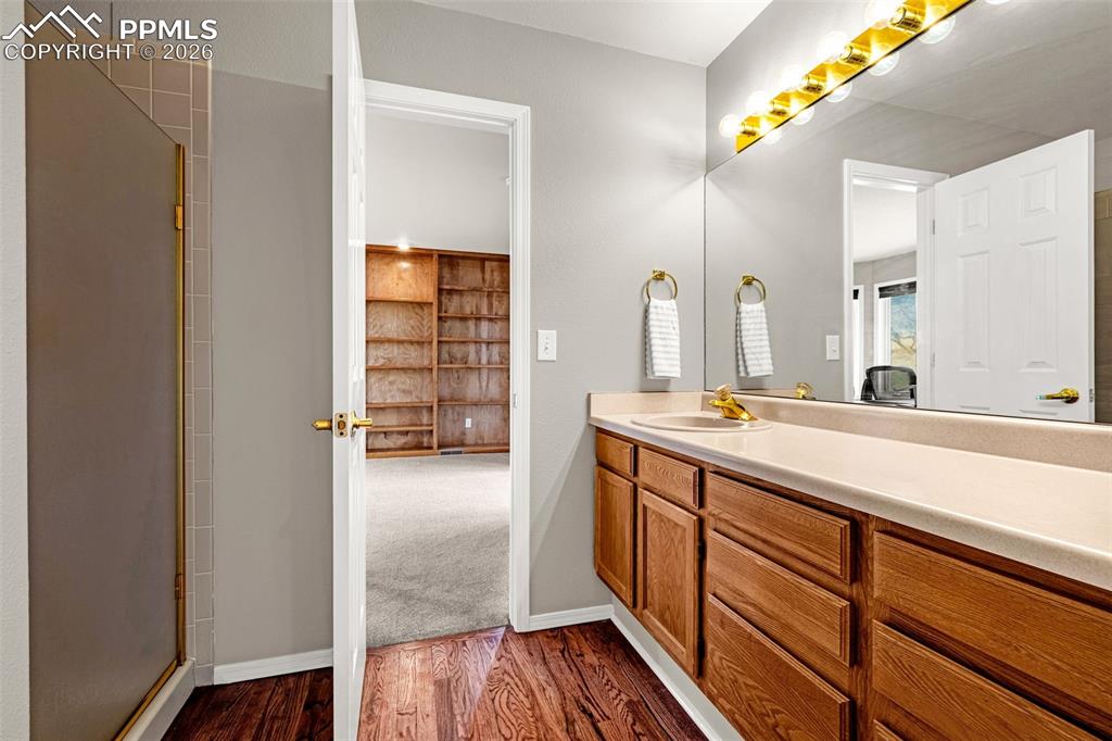 Image 34 of 50: Bathroom