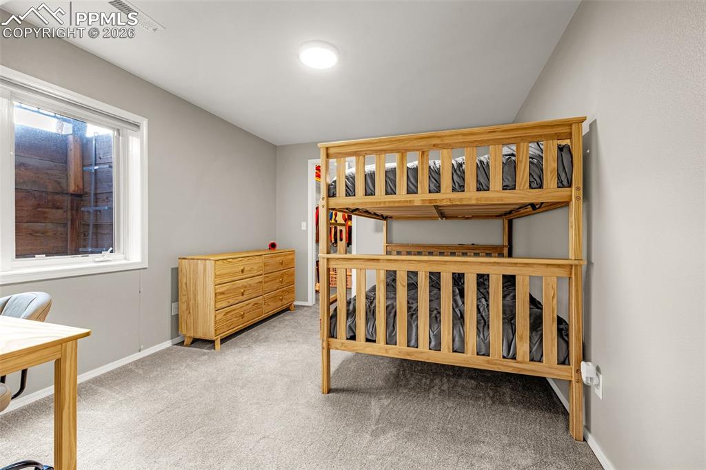 Image 35 of 50: Bedroom