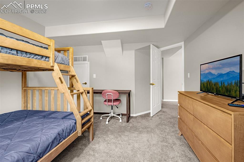 Image 37 of 50: Bedroom