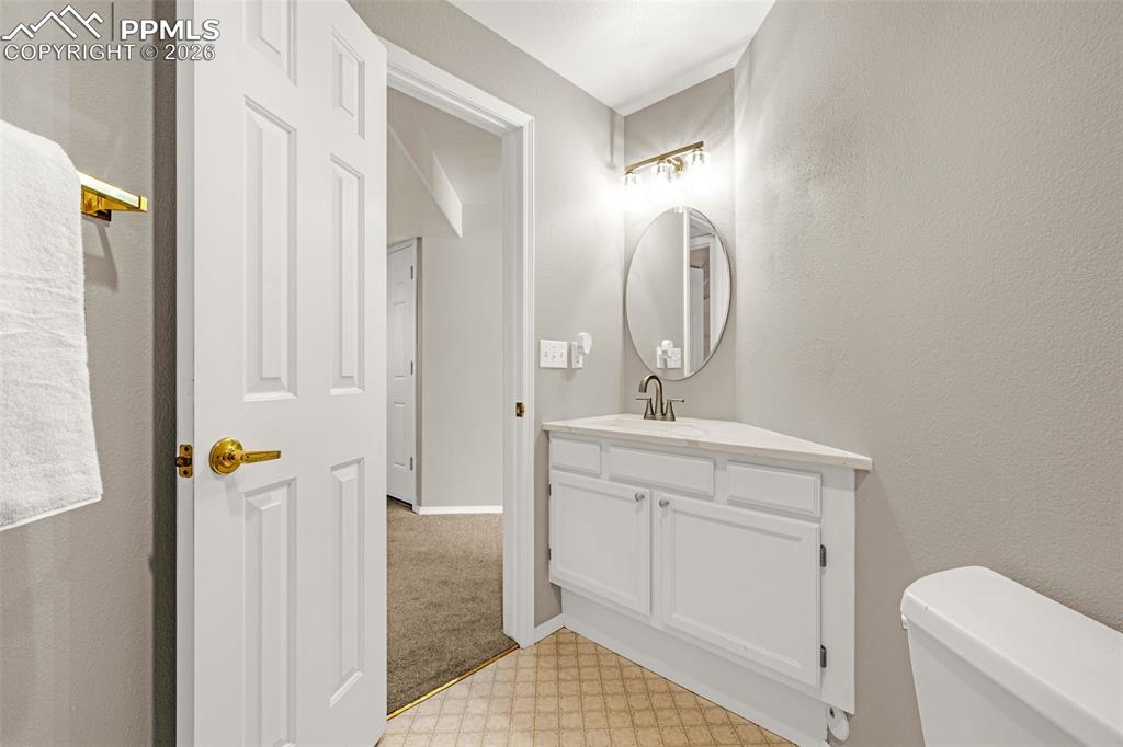 Image 38 of 50: Bathroom