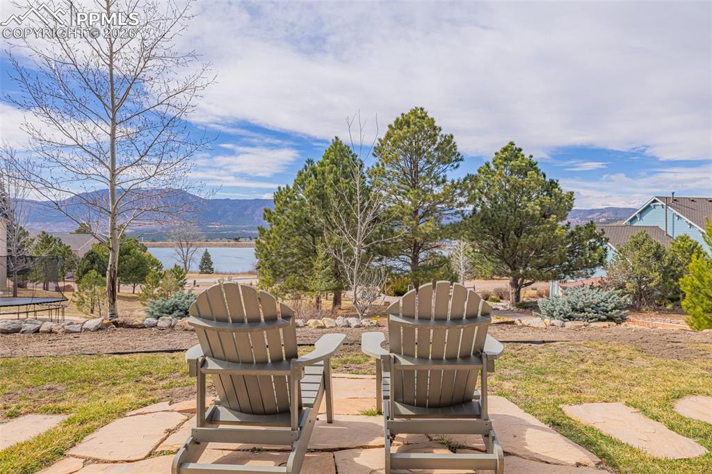 Image 5 of 50: Patio