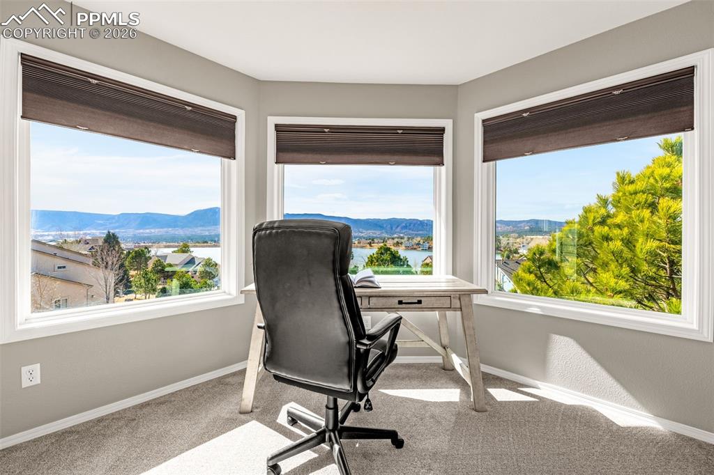 Image 8 of 50: Office