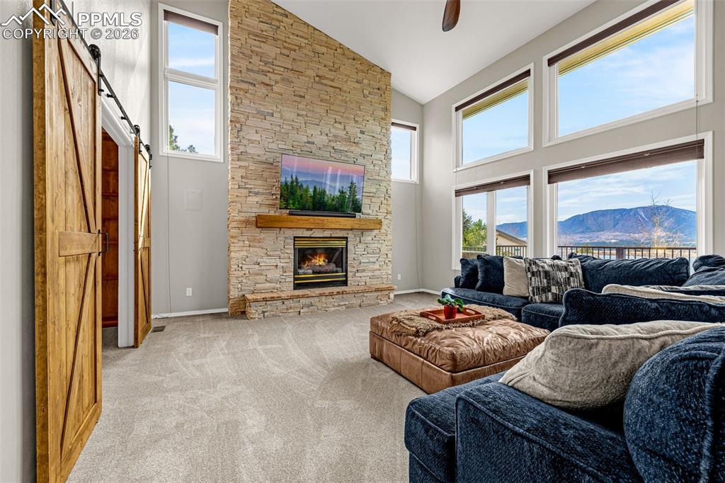 Image 9 of 50: Living Room