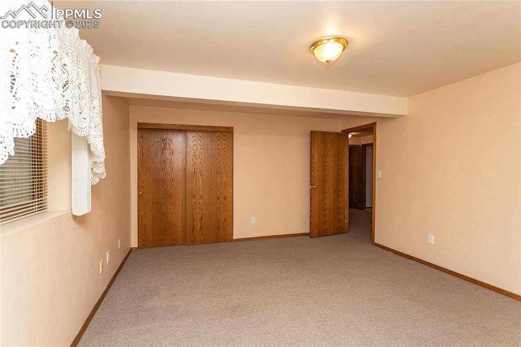 Image 29 of 44: Bedroom