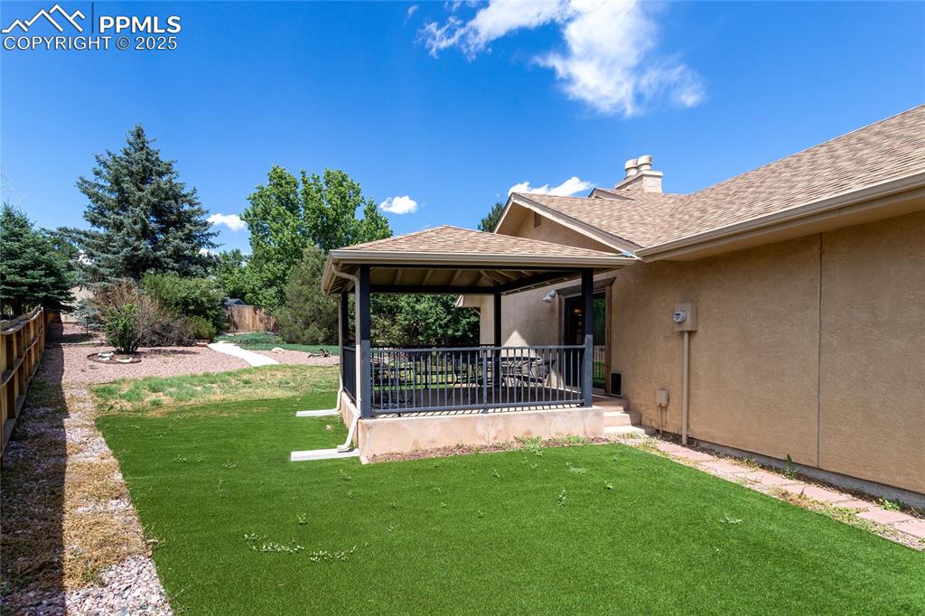 Image 37 of 44: Yard