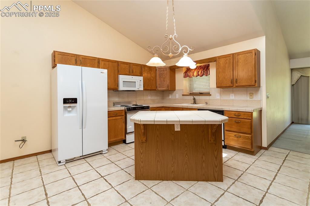 Image 8 of 44: Kitchen