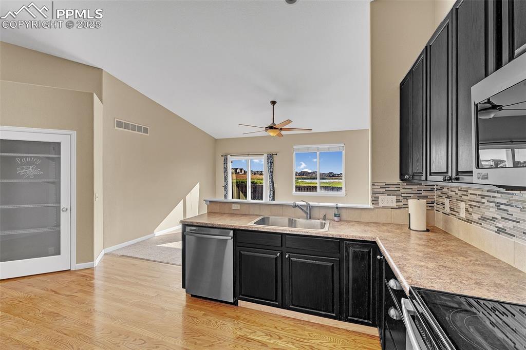 Image 13 of 47: Kitchen