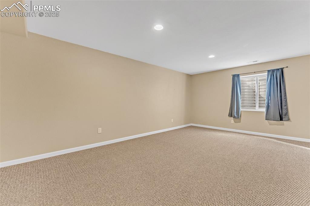 Image 35 of 47: Bedroom