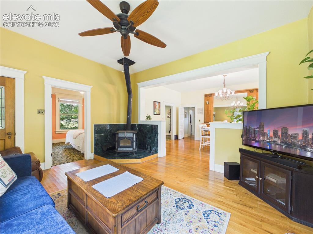 Image 10 of 50: Living Room