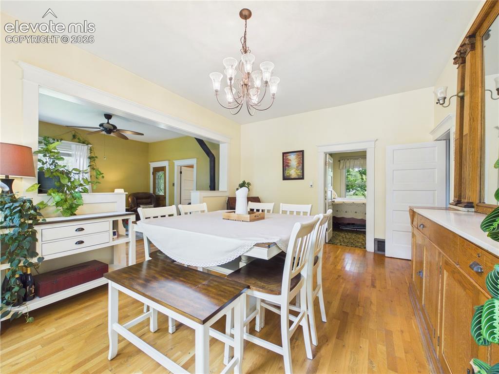 Image 13 of 50: Dining Area
