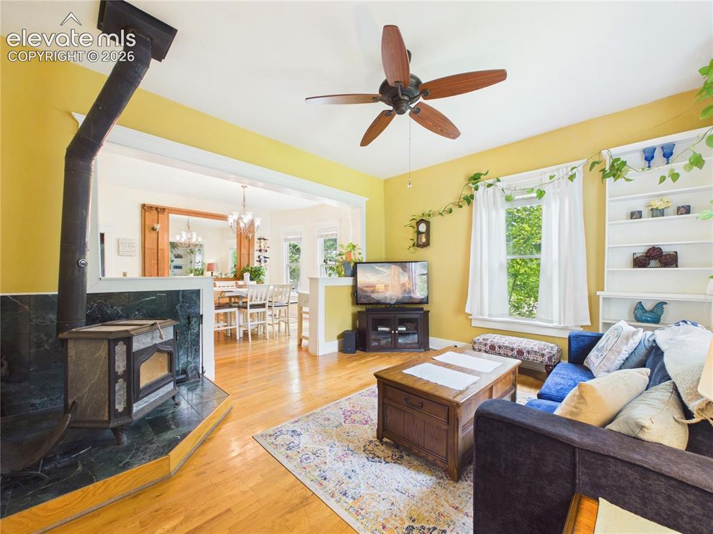 Image 9 of 50: Living Room