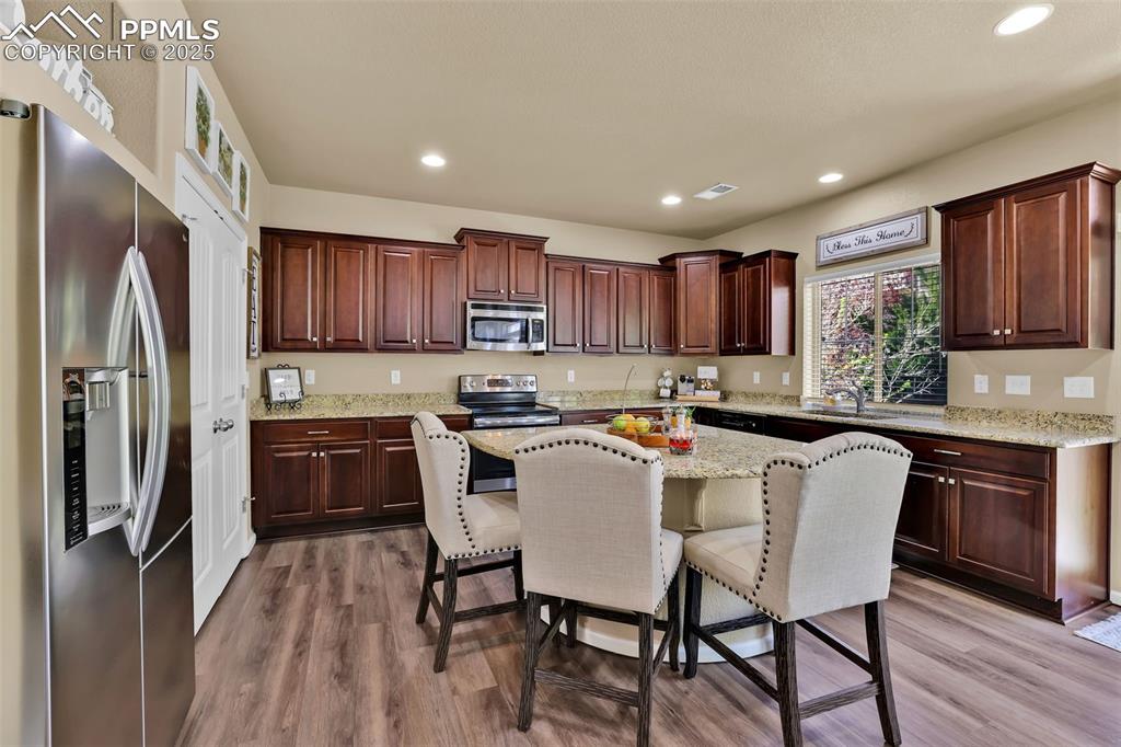 Image 12 of 50: granite counter top