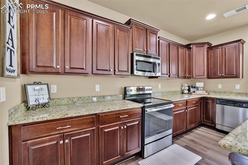 Image 14 of 50: recessed lighting