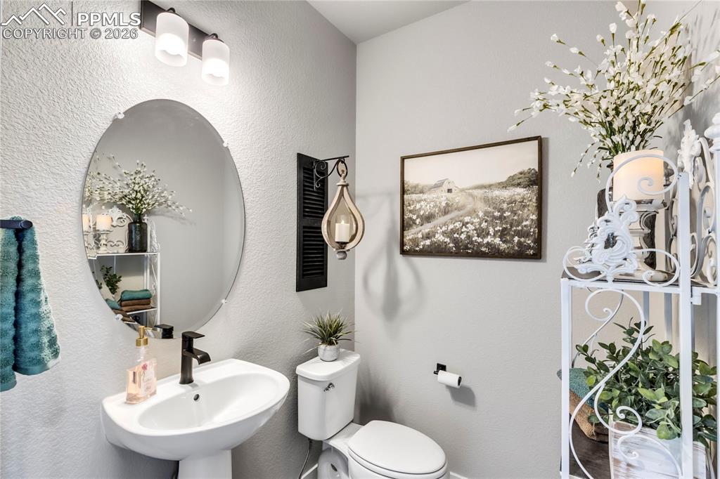 Image 16 of 38: Bathroom