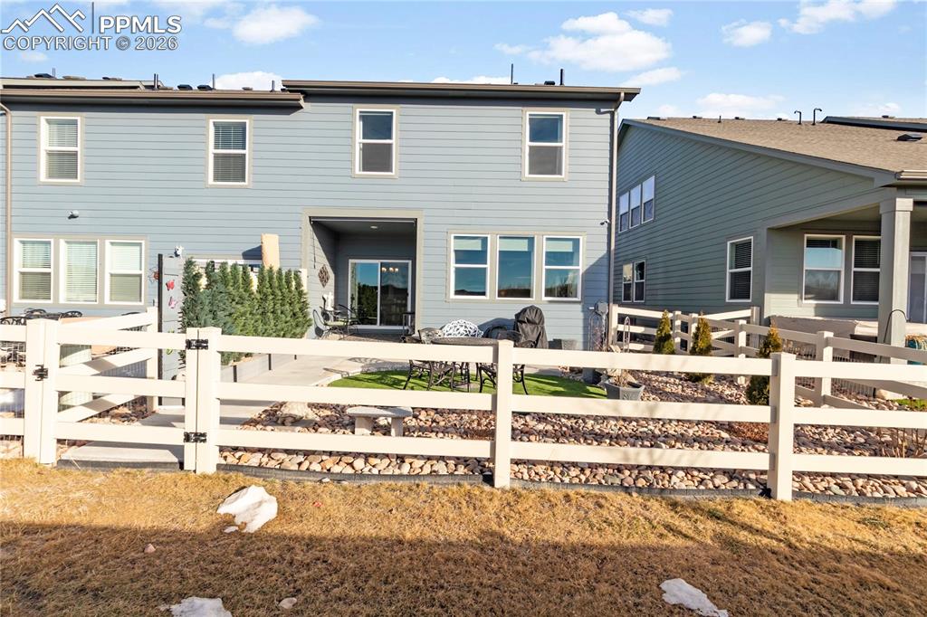 Image 36 of 38: Back of Structure