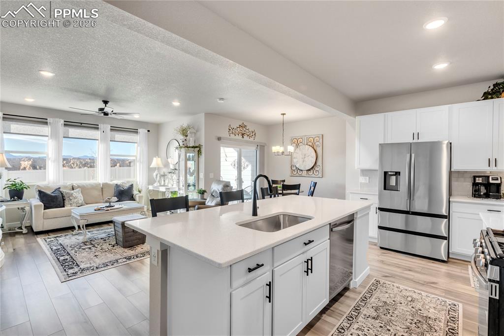 Image 4 of 38: Kitchen