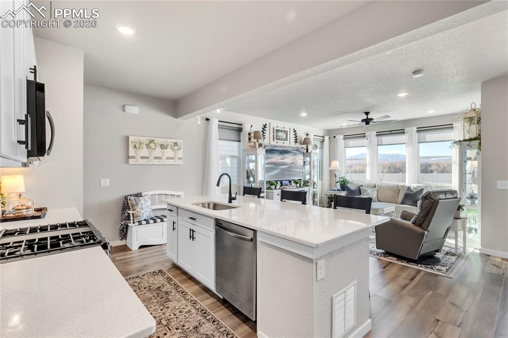 Image 7 of 38: Kitchen