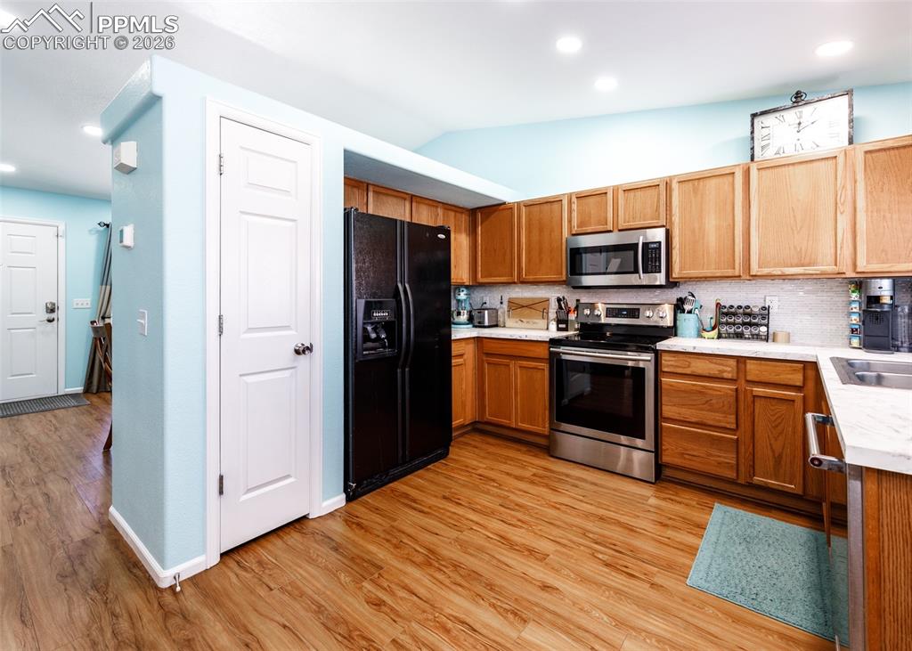 Image 11 of 50: Kitchen