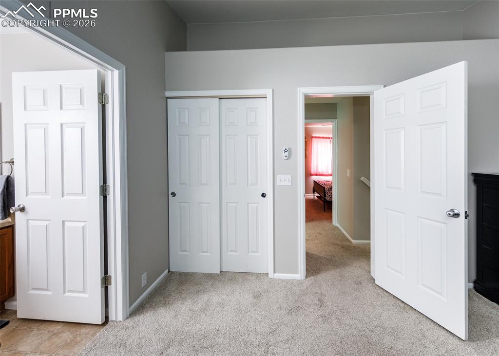 Image 19 of 50: Bedroom