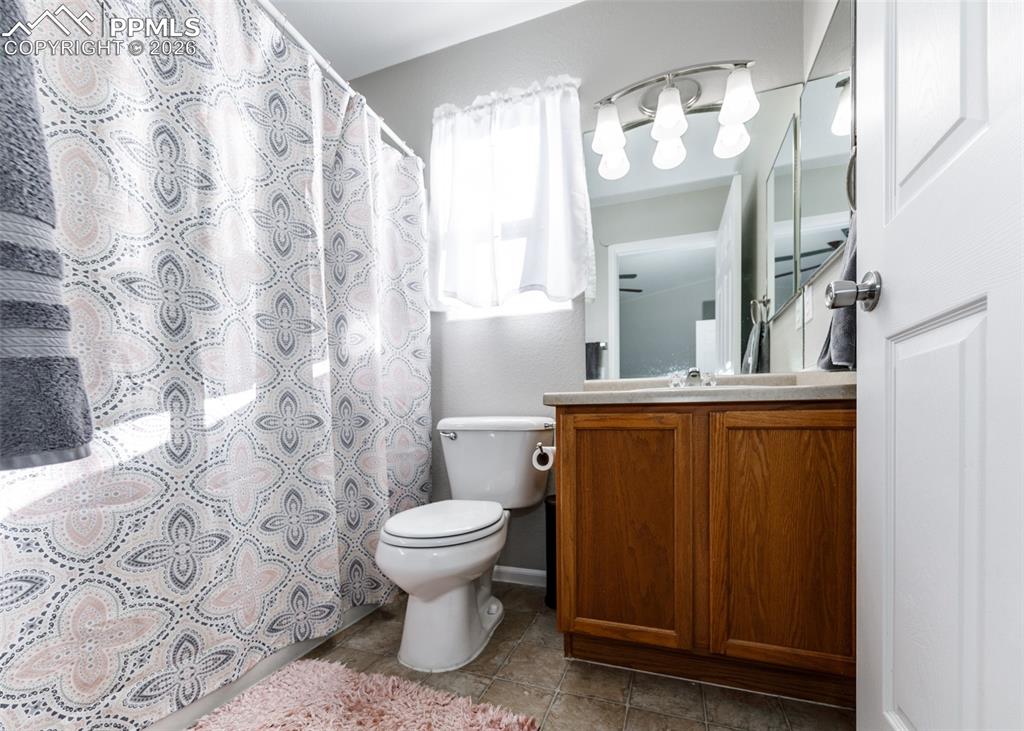 Image 20 of 50: Bathroom