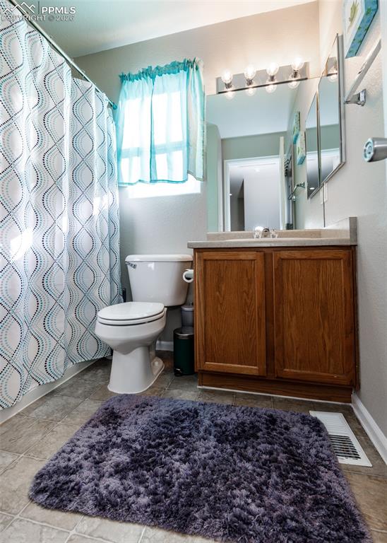 Image 25 of 50: Bathroom