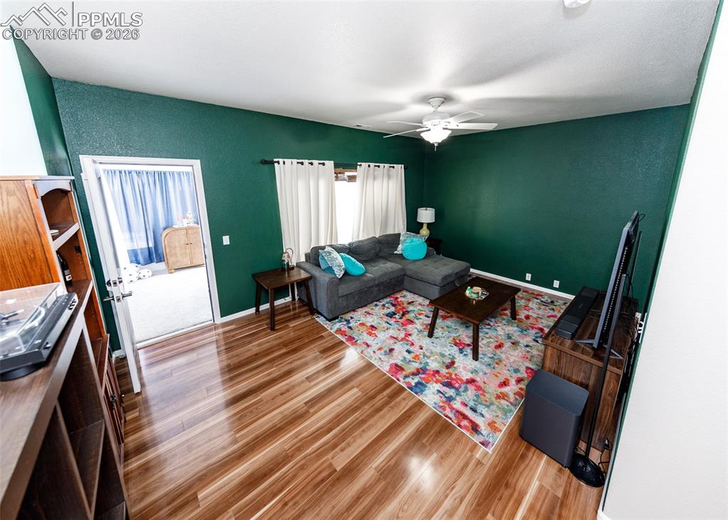 Image 28 of 50: Living Room