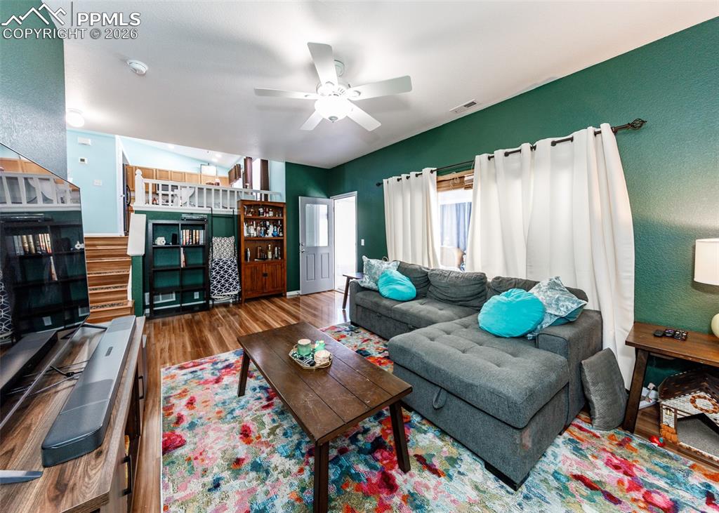 Image 30 of 50: Living Room