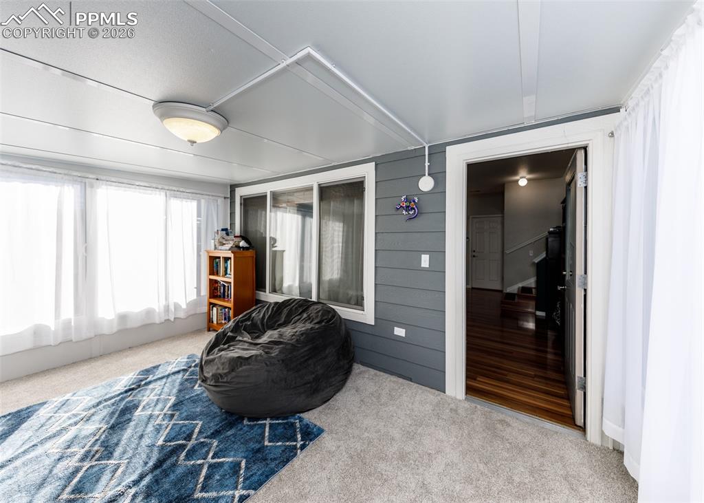 Image 34 of 50: Sitting Room