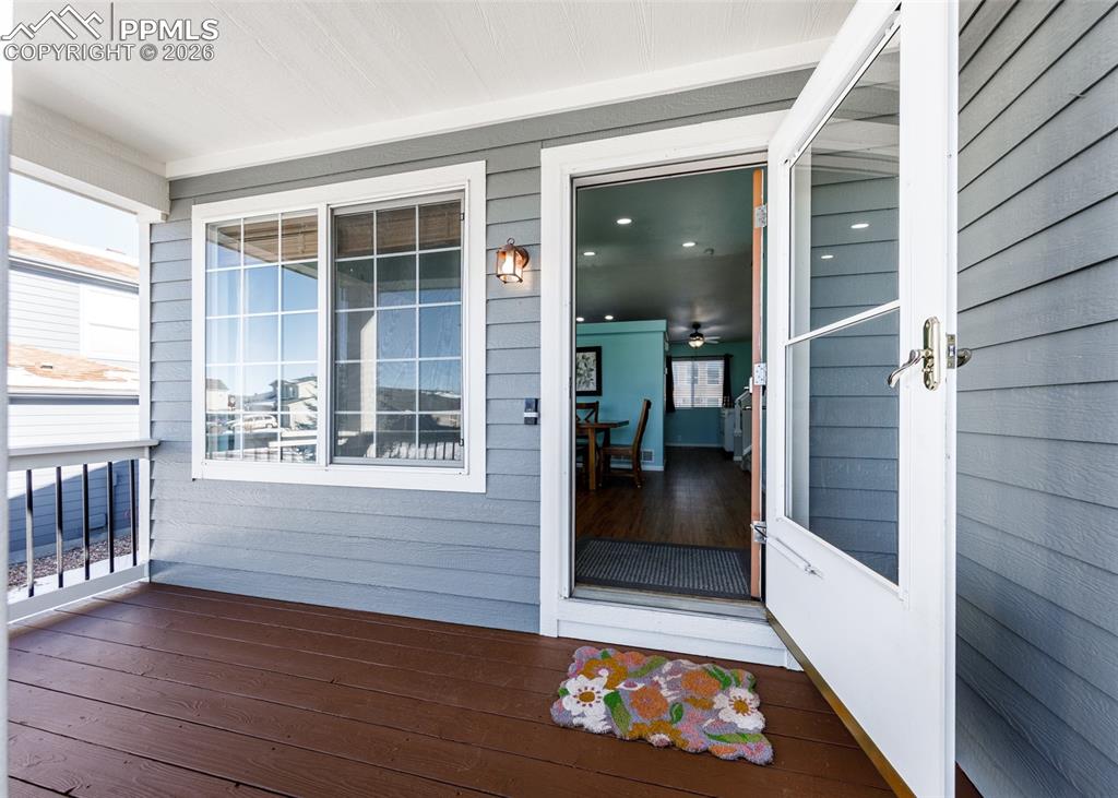 Image 4 of 50: Entry