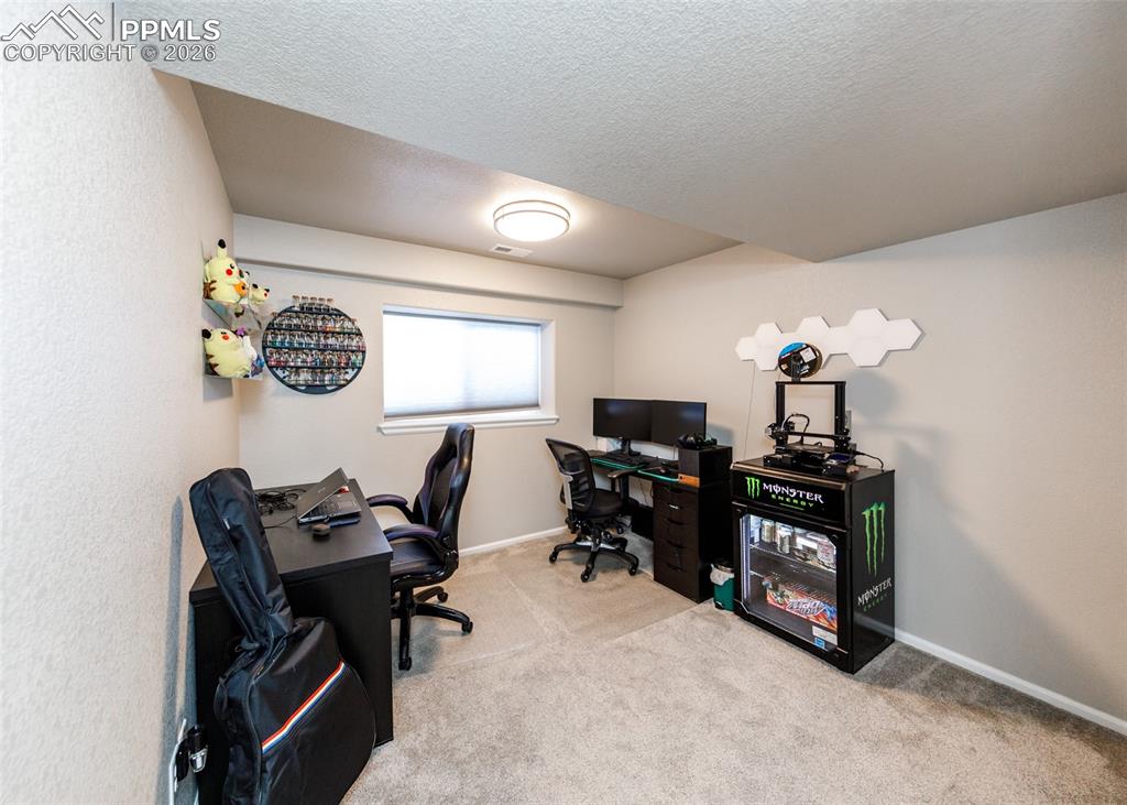 Image 40 of 50: Office