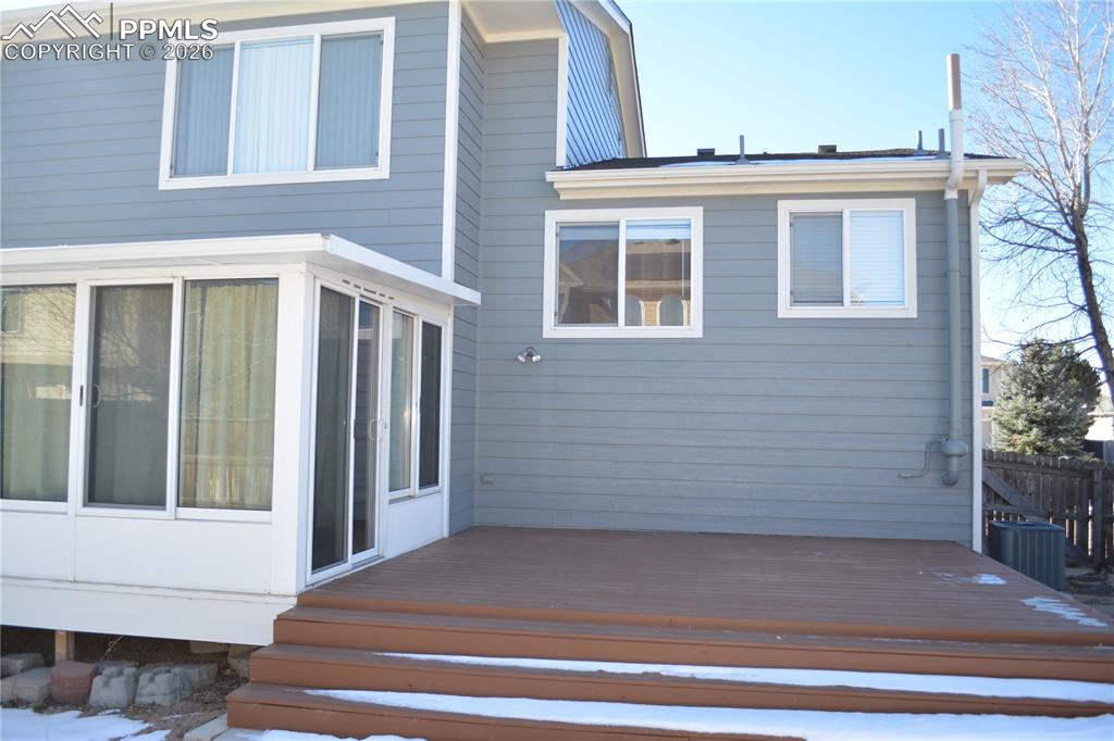 Image 43 of 50: Deck