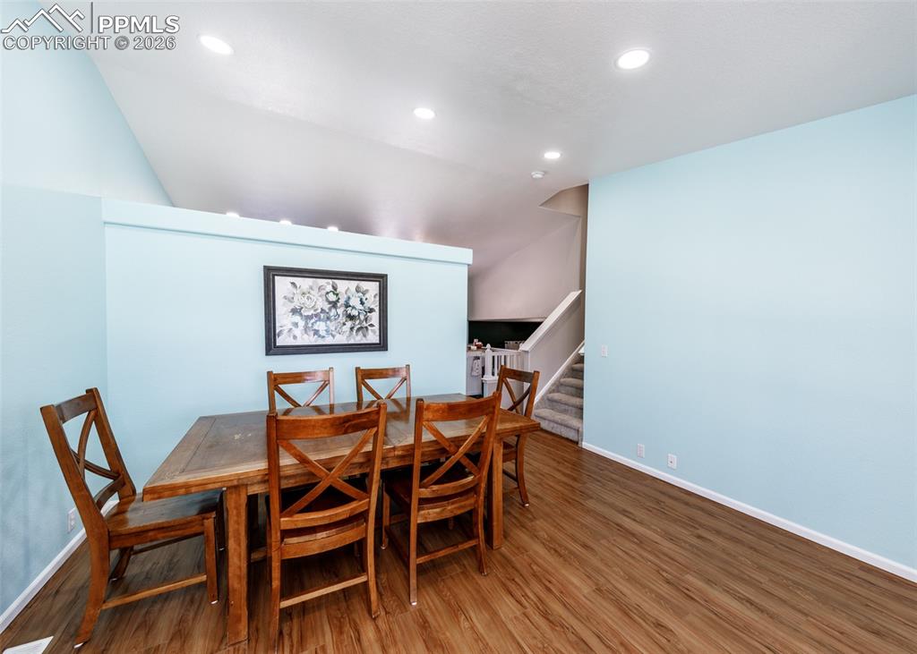 Image 7 of 50: Dining Area