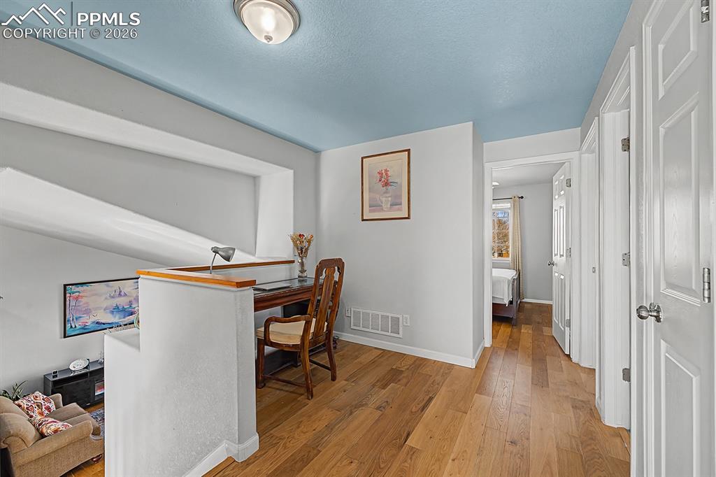 Image 17 of 34: Office