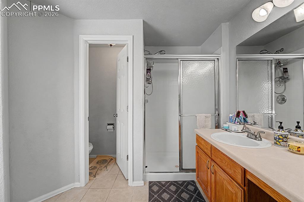 Image 22 of 34: Bathroom