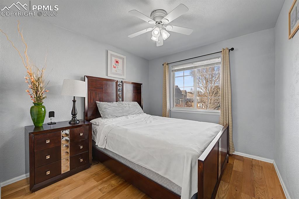 Image 23 of 34: Bedroom