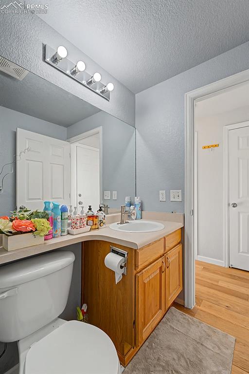 Image 27 of 34: Bathroom