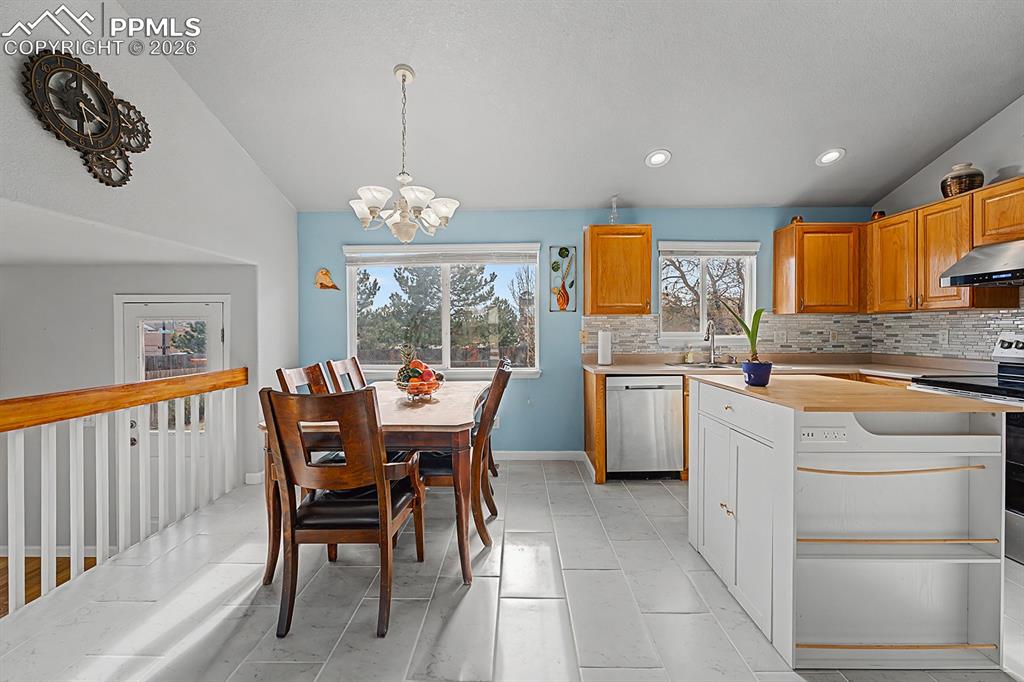 Image 9 of 34: Kitchen