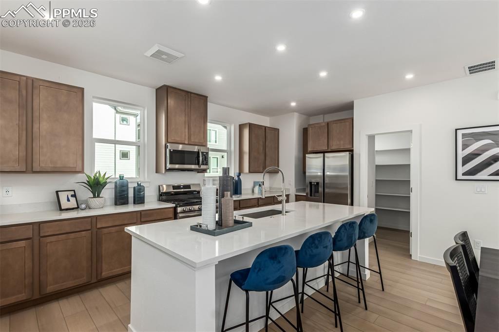 Image 10 of 30: Kitchen