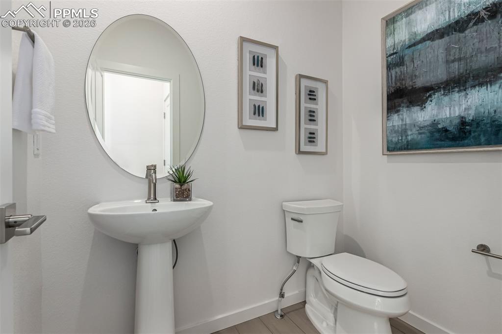 Image 14 of 30: Bathroom