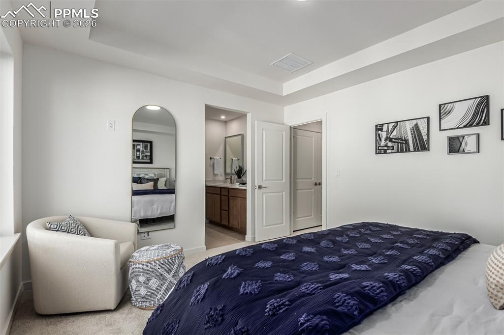 Image 16 of 30: Bedroom