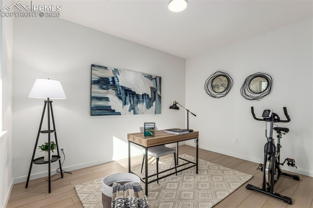 Image 2 of 30: Office