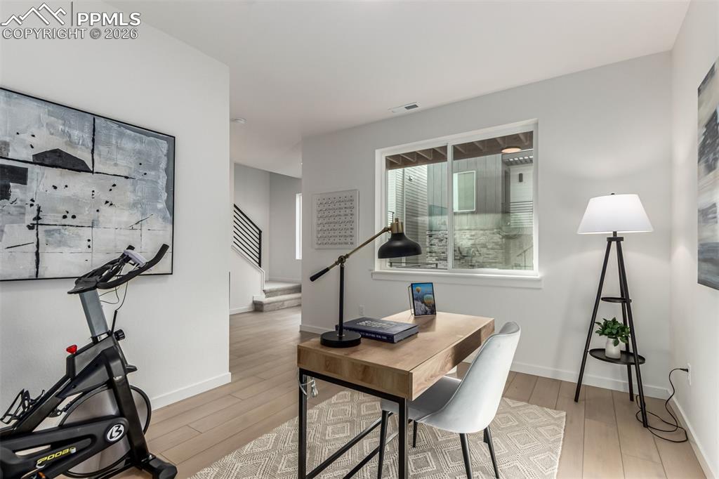 Image 3 of 30: Office