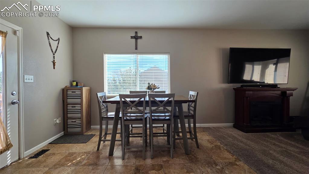 Image 10 of 29: Dining Area