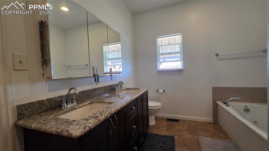 Image 15 of 29: Bathroom