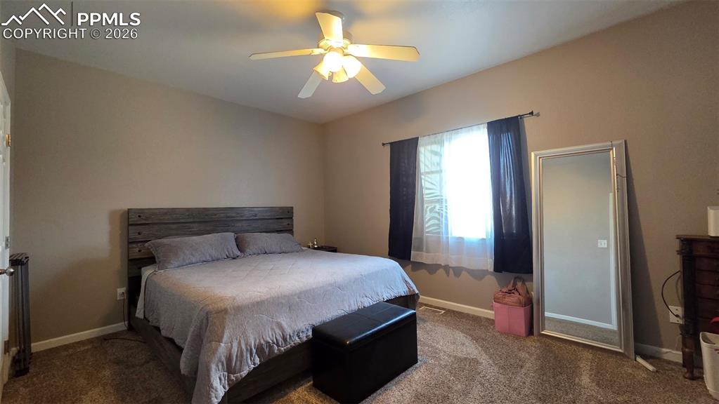 Image 24 of 29: Bedroom