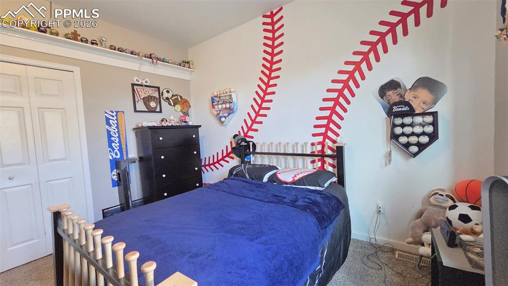 Image 25 of 29: Bedroom