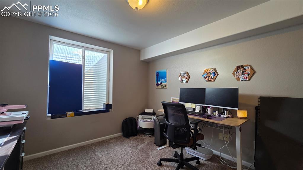 Image 28 of 29: Office